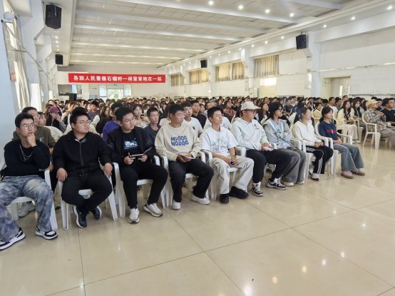 C:\Users\admin\Desktop\2025级年级大会\图三.jpg
